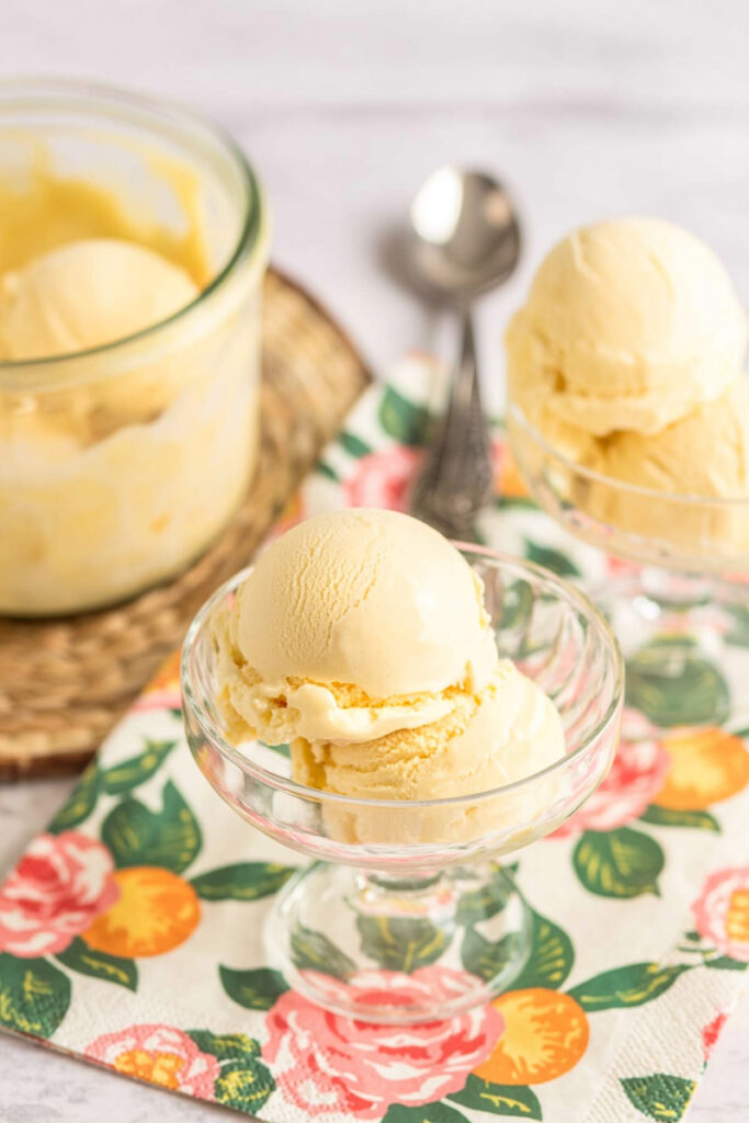Serve Vanilla Gelato